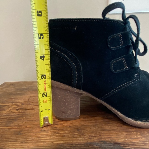 Clarks Artisan Carleta Lyon Suede Ankle Bootie Women's Size 6.5 Lace Up Boots - Picture 7 of 7